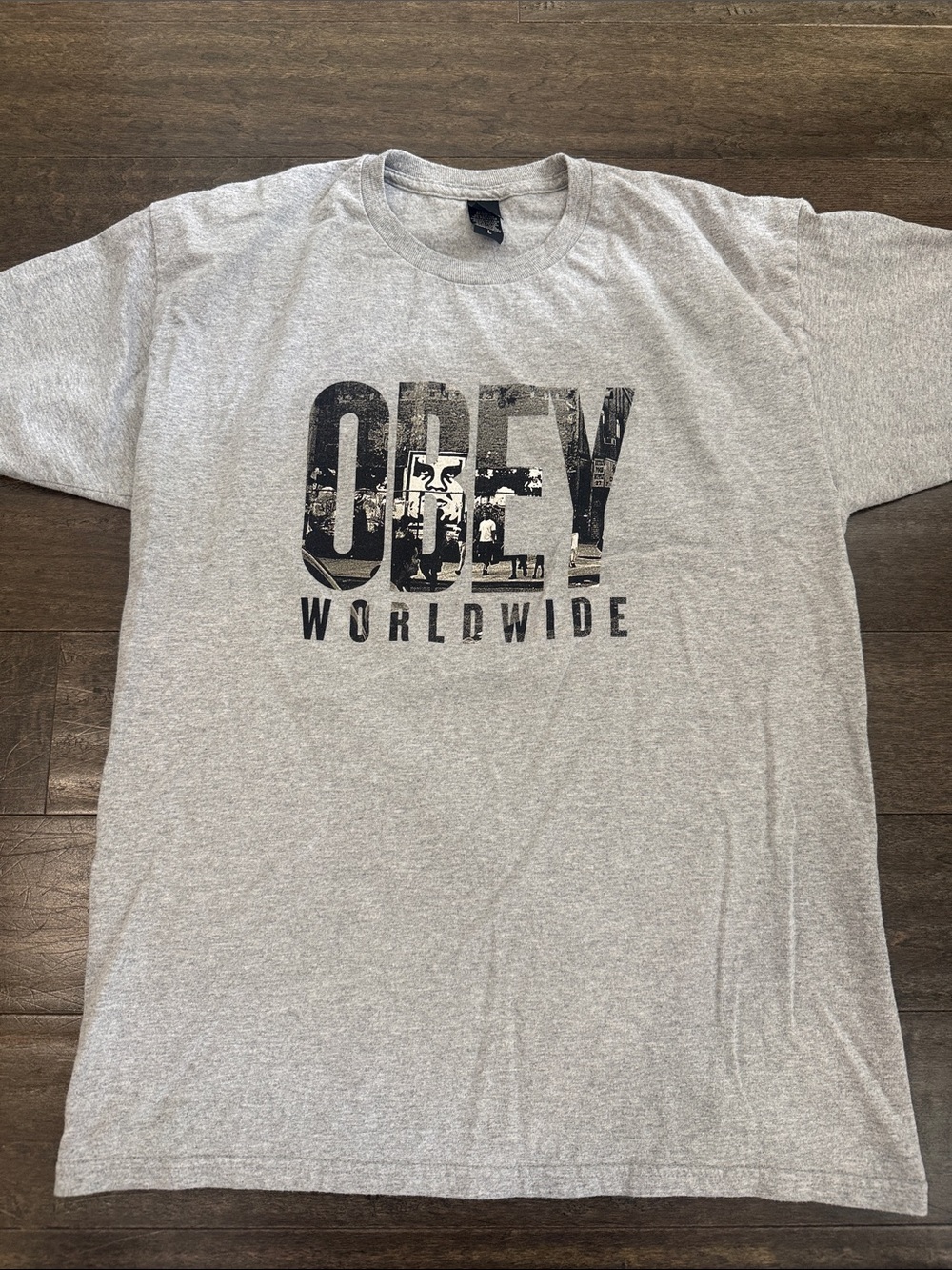 Obey Worldwide Men's Gray Graphic Tee large